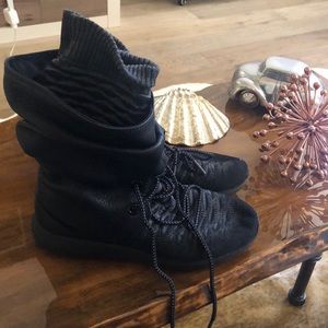 Nike Waterproof Snow Boots Size 6 (worn once)